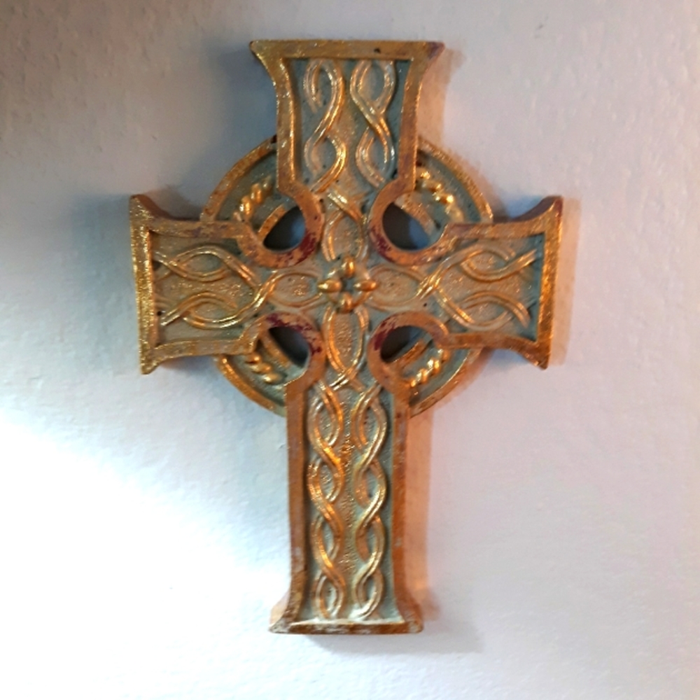 ARTISAN CERAMIC ANTIQUE GOLD DISTRESSED WALL CROSS NEW!